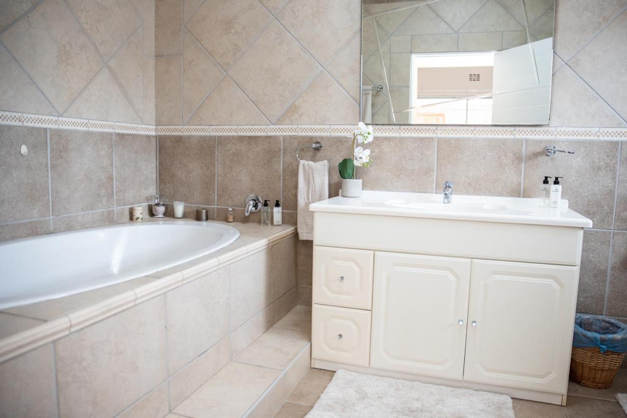 Settle Inn Self Catering Units Colchester Esterno foto